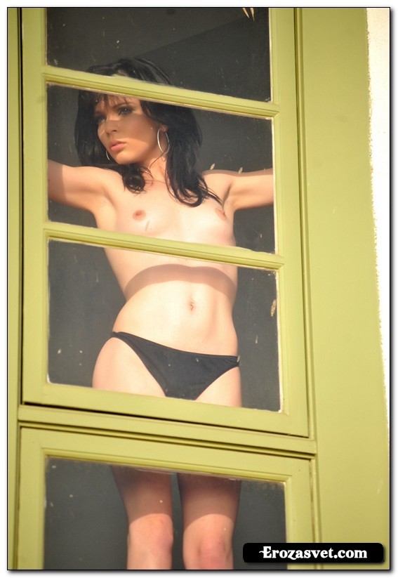 Jessi Palmer приглашает к себе домой на стриптиз (18 секс фото)
