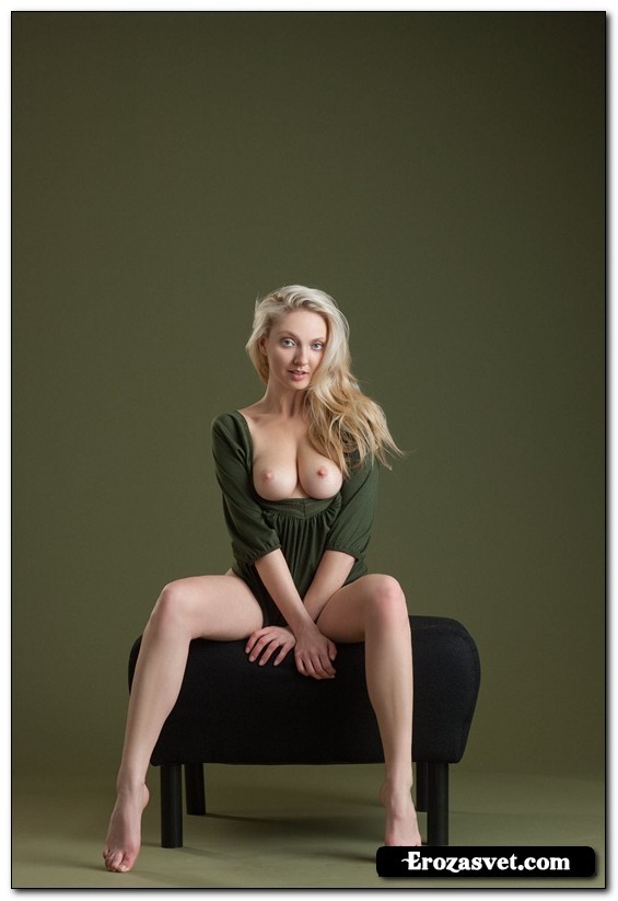 Натуральная блондинка Slim Tamie (14 секс картинок)