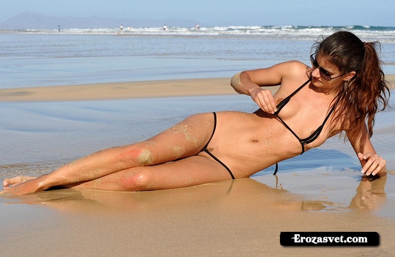 Голые фото Candice Luca на пляже (14 секс фото)