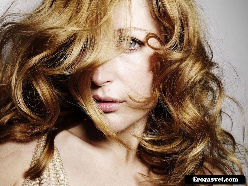 Джиллиан Андерсон (Gillian Anderson) на эро фото для журнала Esquire UK (август 2008)