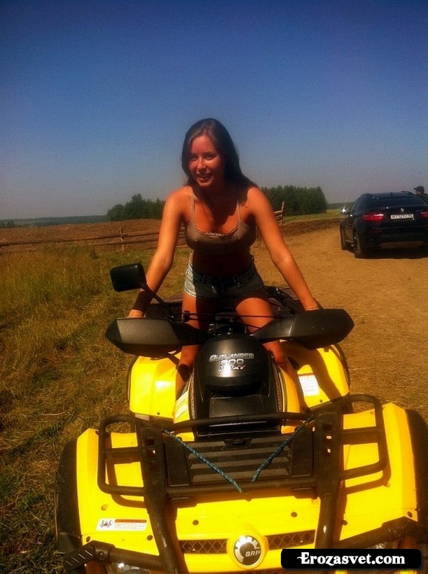 Частное фото Юлии Михалковой на квадроцикле