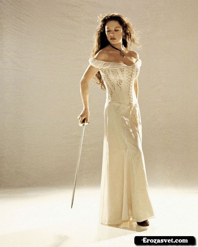 Кэтрин Зета-Джонс (Catherine Zeta-Jones) на эро фото для фильма «The Mask of Zorro» (1998)