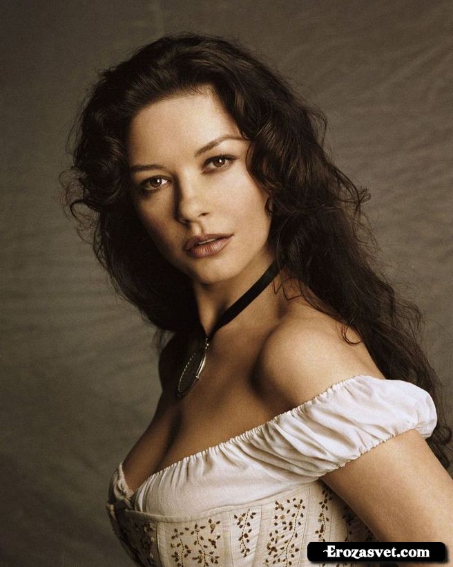 Кэтрин Зета-Джонс (Catherine Zeta-Jones) на эро фото для фильма «The Mask of Zorro» (1998)