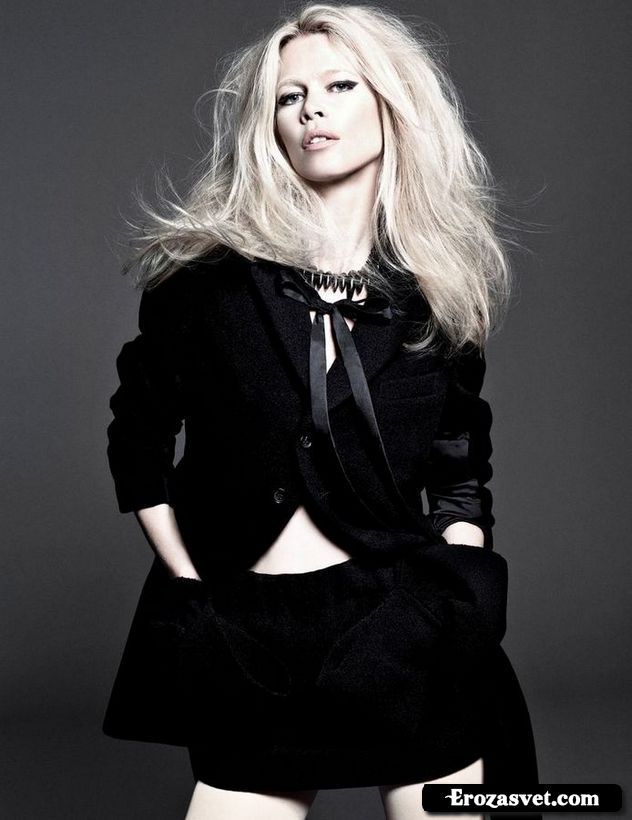 Клаудиа Шиффер (Claudia Schiffer) на эро фото для журнала Vogue Spain (сентябрь 2011)