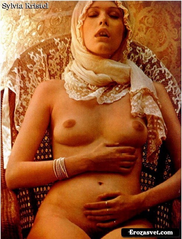 Kristel Sylvia (Сильвия Кристель) обнажённая на секси фотоснимках