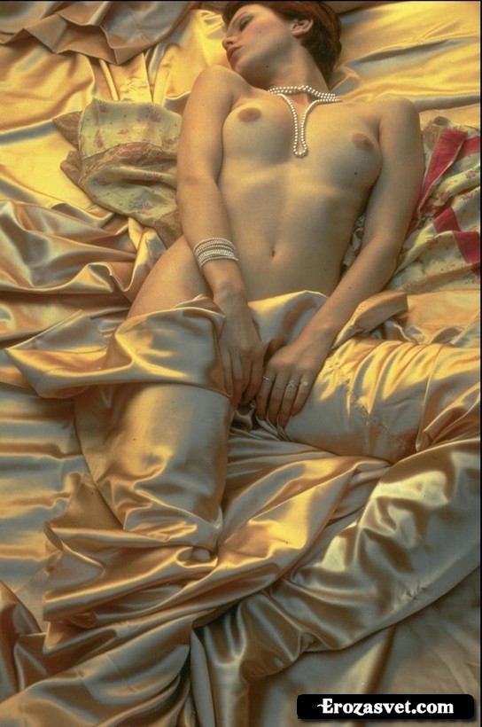 Kristel Sylvia (Сильвия Кристель) обнажённая на секси фотоснимках