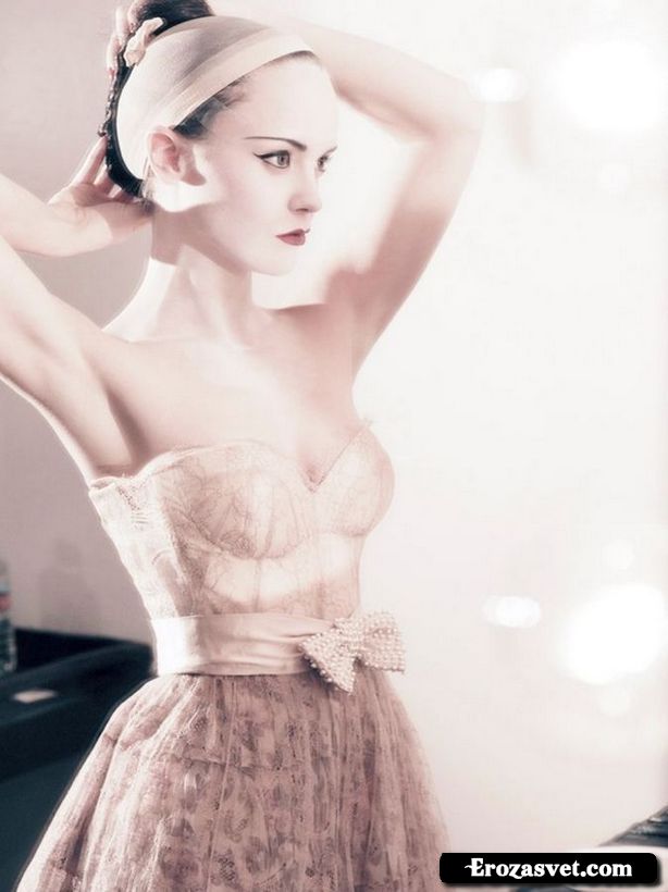 Кристина Риччи (Christina Ricci) на эро фото для журнала Vogue (2007)