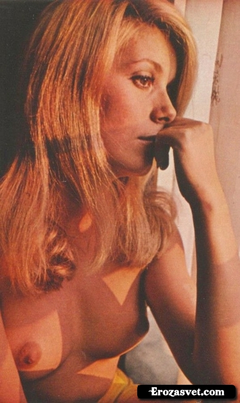 Deneuve Catherine (Катрин Денев) в пикантном виде на эро снимках