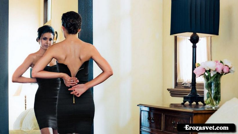 Эммануэль Шрики (Emmanuelle Chriqui) на эро фото для сериала «Красавцы» (Entourage) (2008)
