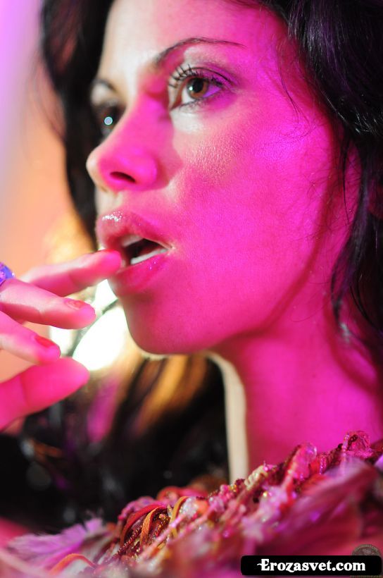 Картинки развратной эро модели Veronica Zemanova Lights