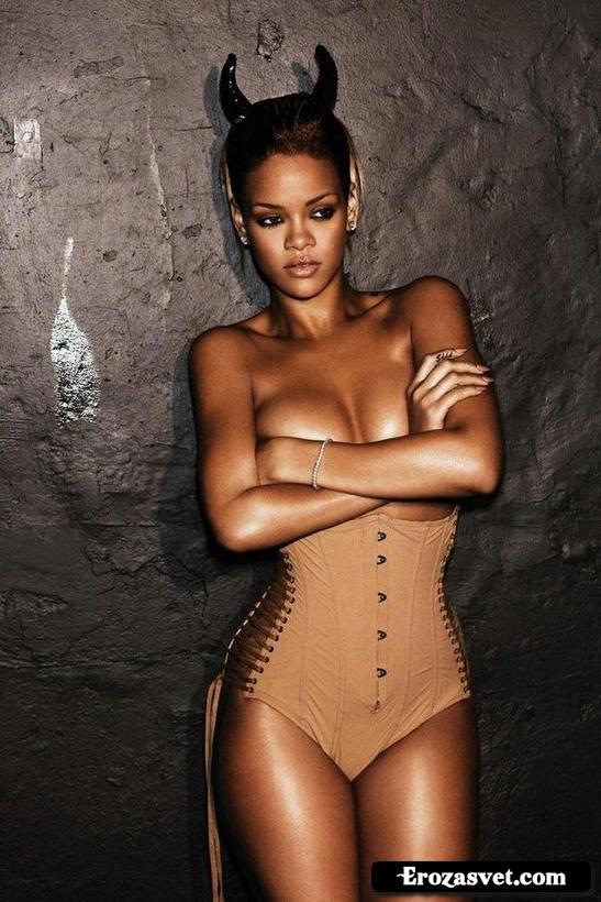 Rihanna (Рианна) голая на горячих картинках