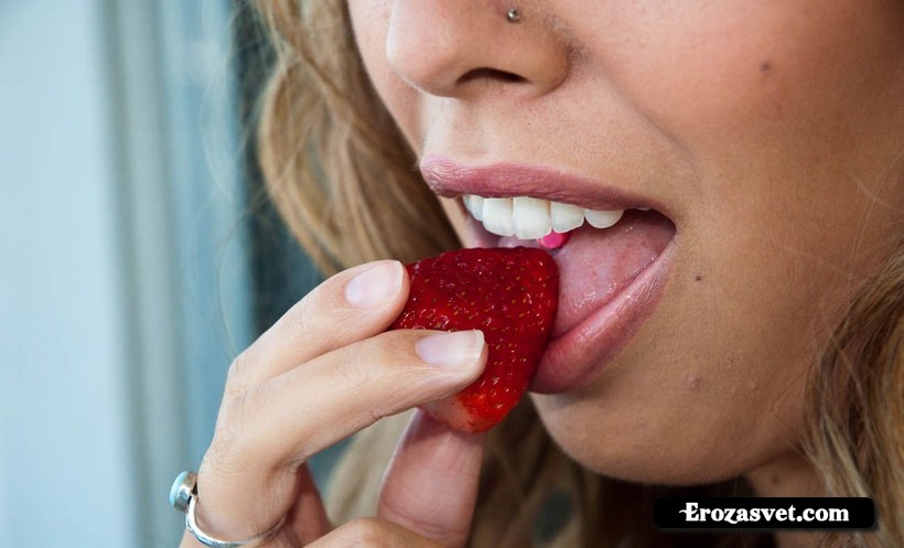 Шикарная тёлка Lita Strawberry Surprise интим фото