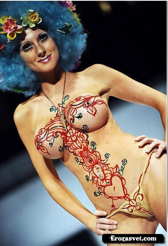 Яркий Модный показ моделей с раскрашенным телом (17 фото)