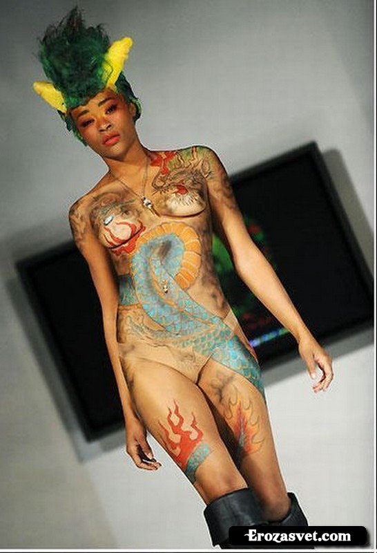 Яркий Модный показ моделей с раскрашенным телом (17 фото)