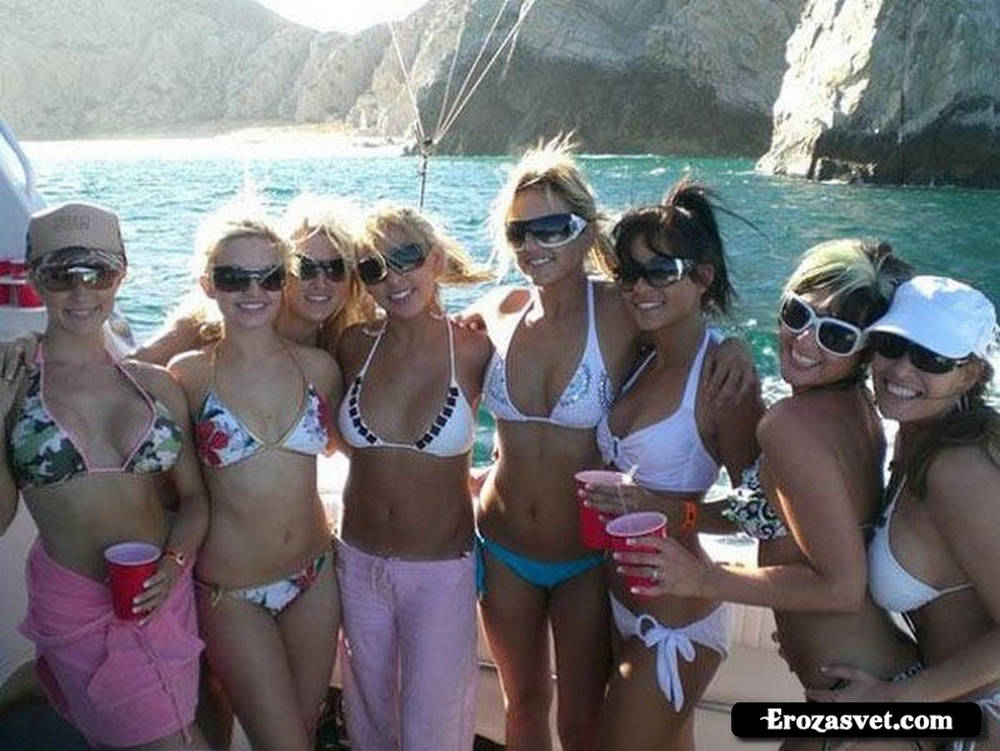 Девушки, бикини и лодки - лучшие символы лета (50 фото)