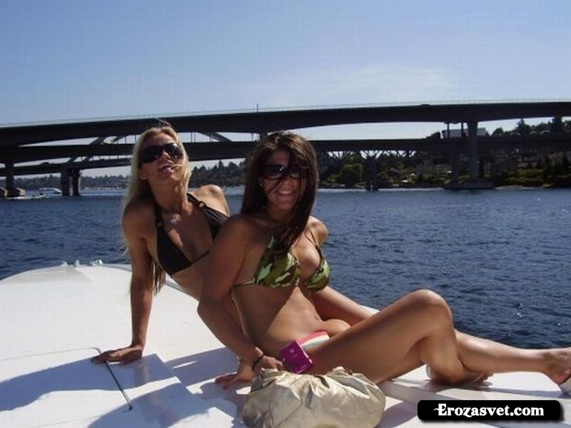 Девушки, бикини и лодки - лучшие символы лета (50 фото)