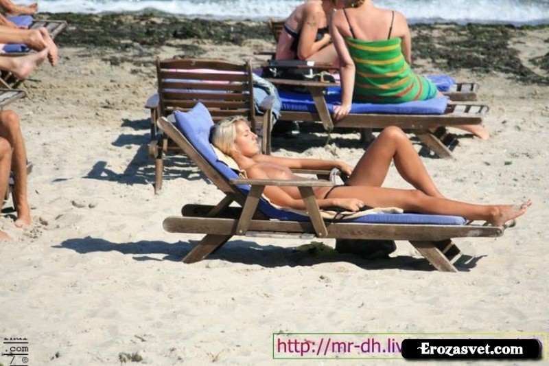 Украинские девушки на пляжах Одессы (35 фото)