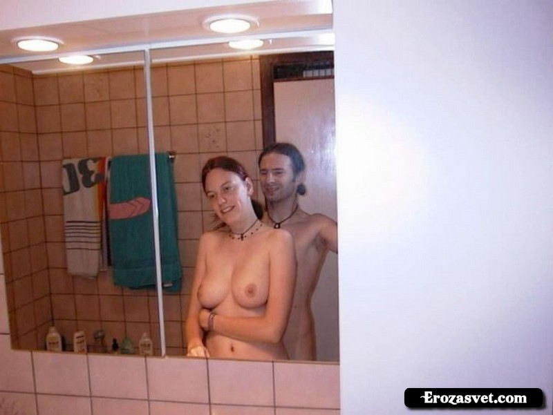 Девушки дома с голыми сиськами любительские фото