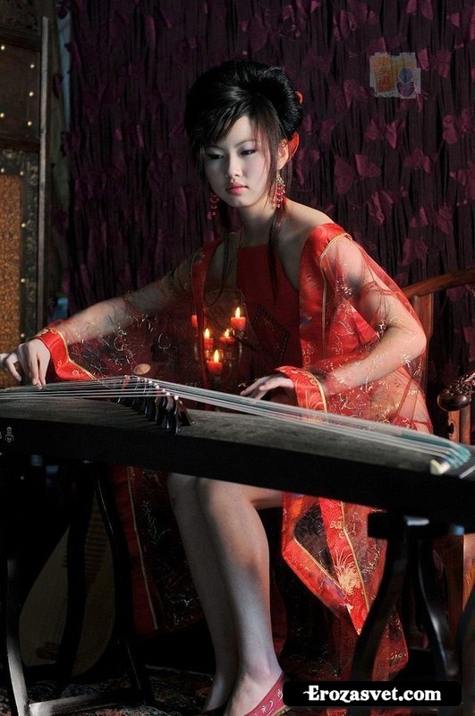 Азиатские милашка и музыкальные инструменты. Очень красиво (16 фото)