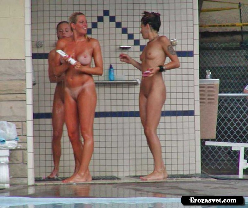 Подборка девушек, принимающих душ (25 фото)