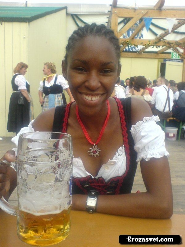 Девочки фестиваль пива Октоберфест (56 фото)