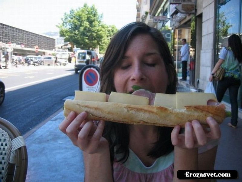 Женщины и большие сэндвичи (16 фото)