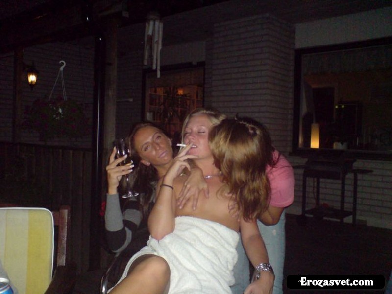 Пьяные девушки на вечеринках (15 фото)
