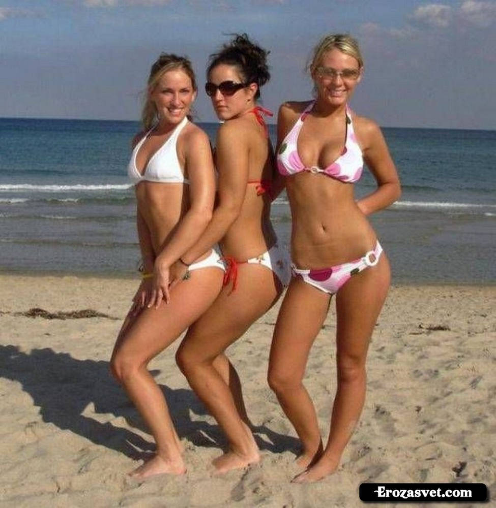 Молодые девушки на пляже любительские