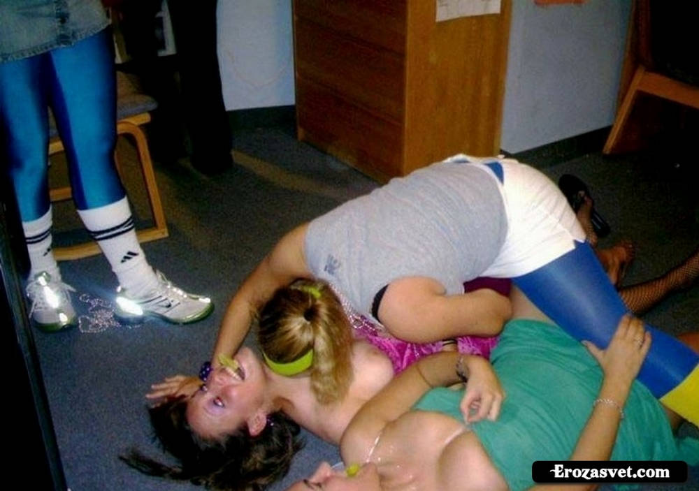 Как девушки развлекаются в колледже на вечеринках (29 фото)