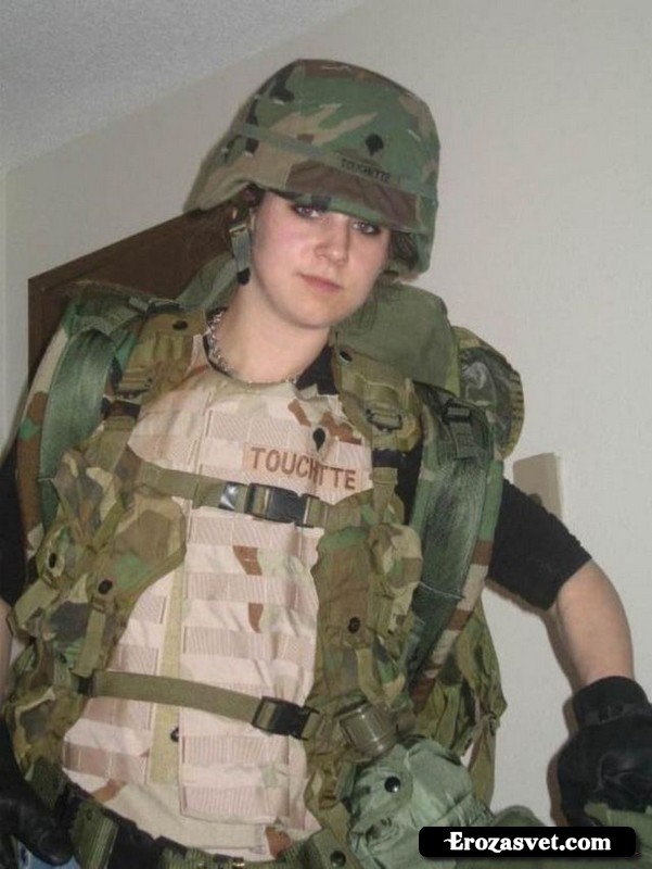Ее уволили из морской пехоты США, потому что эти фотографии на MySpace (12 фото)