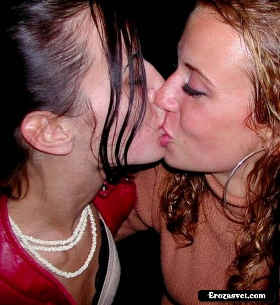 Вот так девочки, сначала они напиваются, следующая вещь, которую вы знаете, они целуются друг с другом (65 фото)