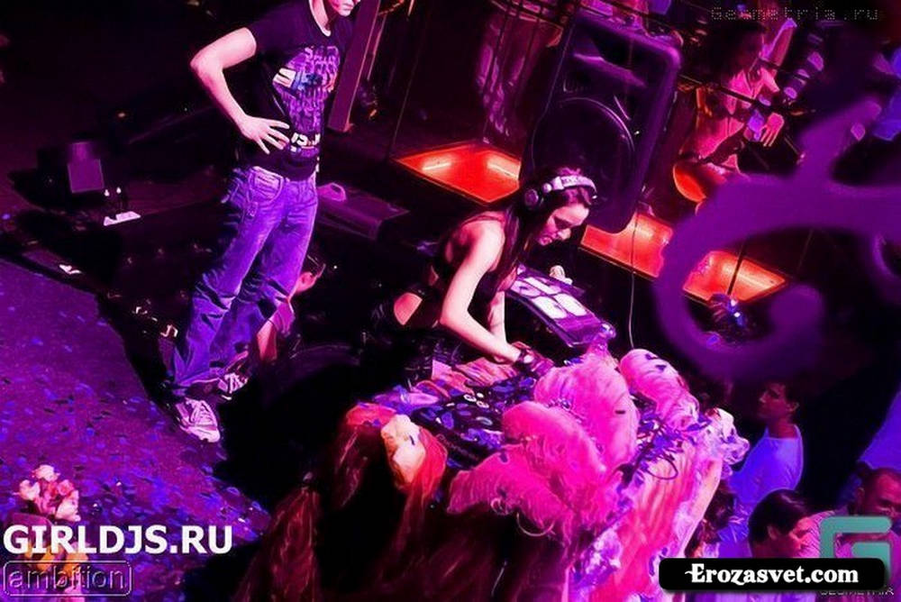 Сексуальная девушка диджей из России (104 фото)
