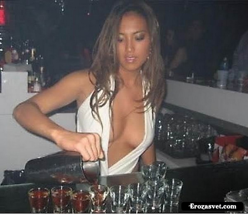 Сексуальный бармен девушка (29 фото)