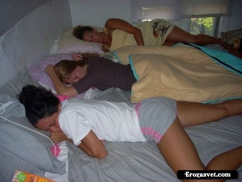 Подсмотренные фото спящих девушек