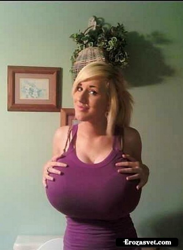 Анютка К. и ее мега огромная грудь (9 фото)
