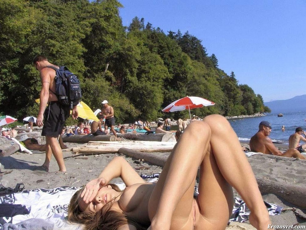 Нудистский пляж и голые девушки