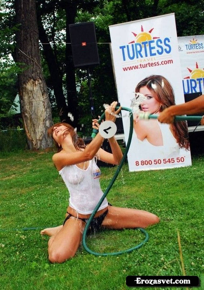 Конкурс «Мисс мокрая футболка» состоялся недавно в Киеве (22 фото)