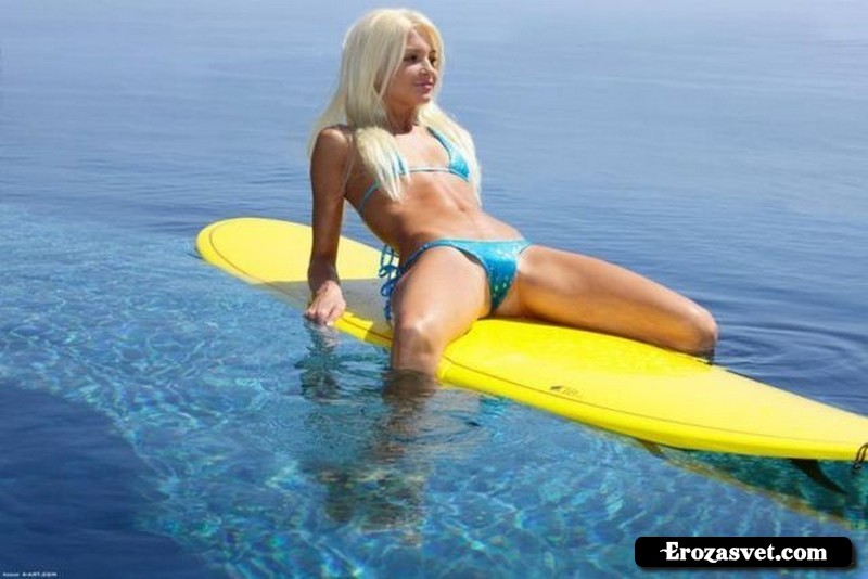Очень приятная блондинка на серфинге доски (14 фото)