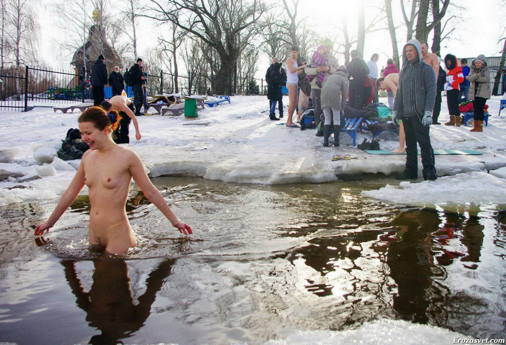 Купания голых девушек зимой (фотографии)