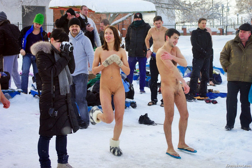 Голые русские нудисты зимой в проруби