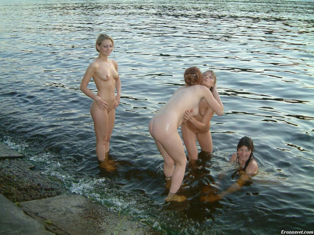 В центре Днепра “голые” девушки мыли машины (ФОТО. ВИДЕО)