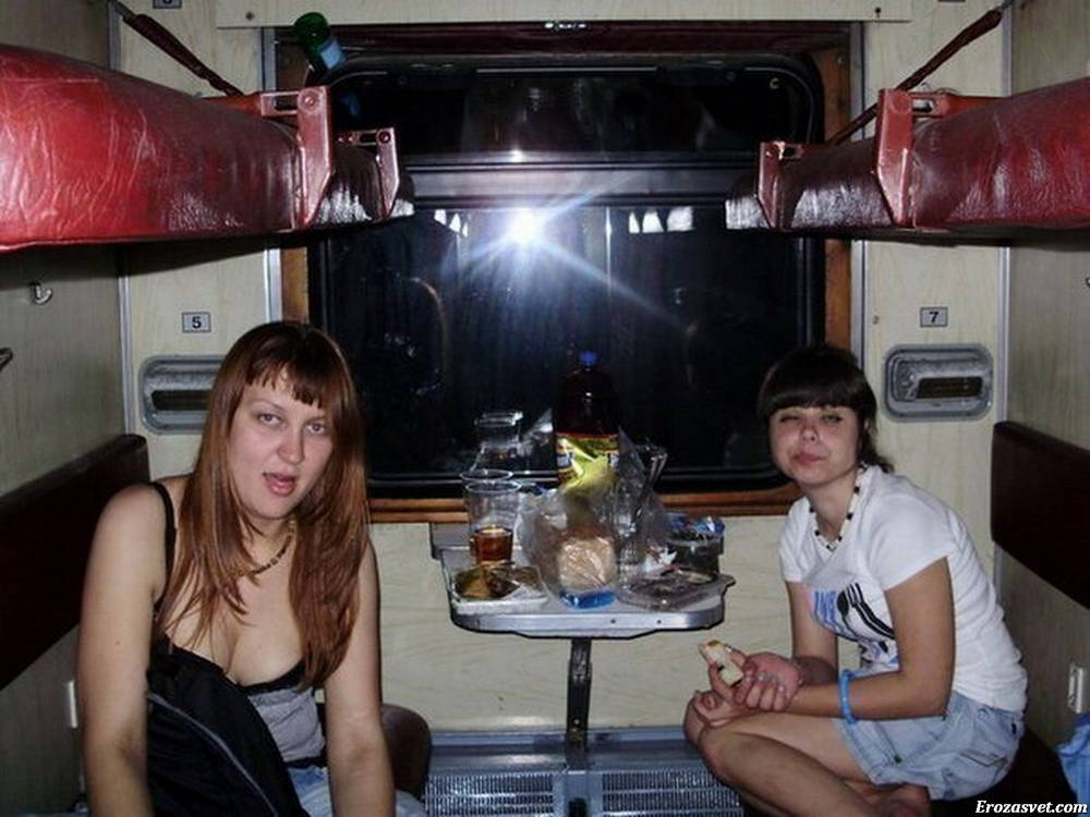 Пьяные девушки в поездах дальнего следования
