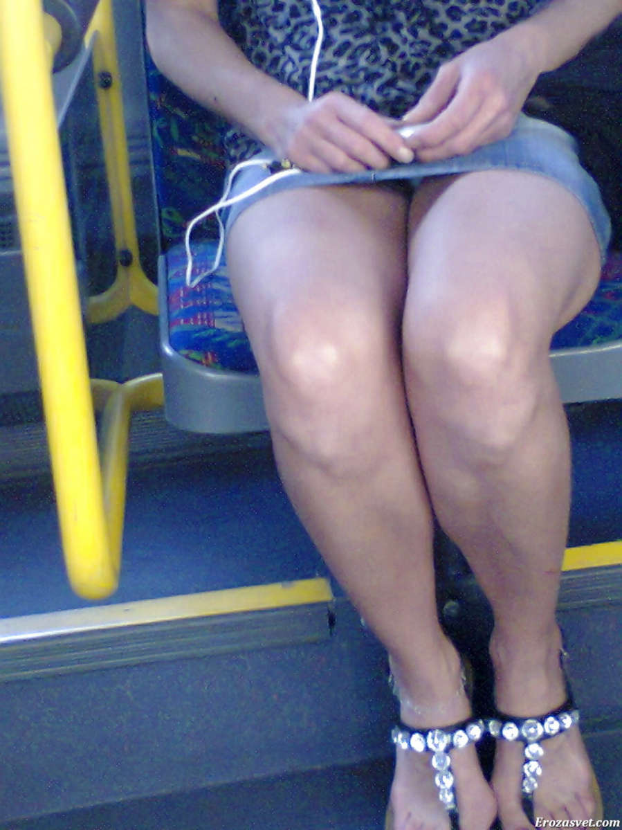 Девушки без трусиков под юбкой в метро - фото порно devkis