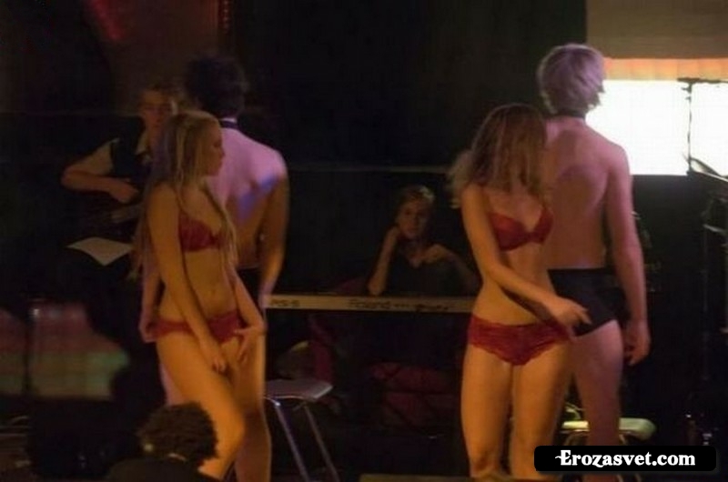 Шведские студентки эротическое шоу