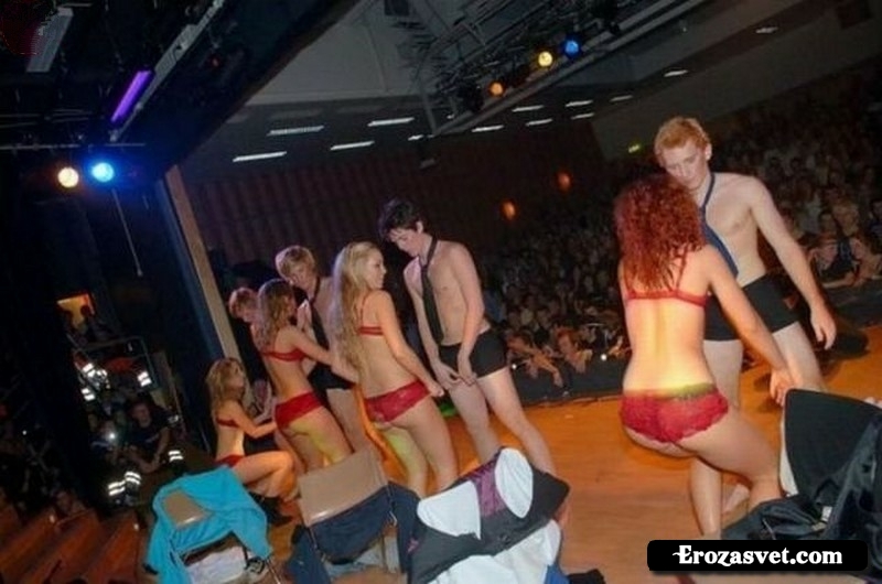 Шведские студентки эротическое шоу